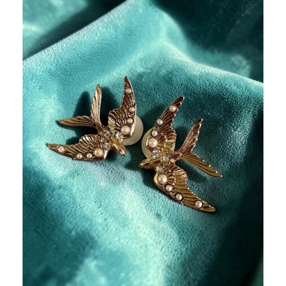 Vintage Gold Tone Swallow Stud Earrings, Faux Pearls, Rhinestones (1" x 0.5")